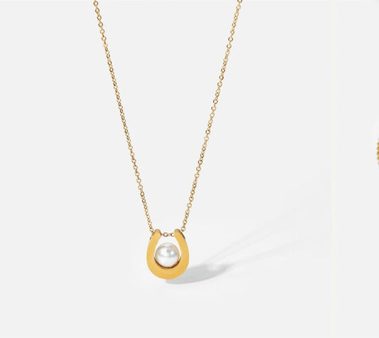 Queen necklace