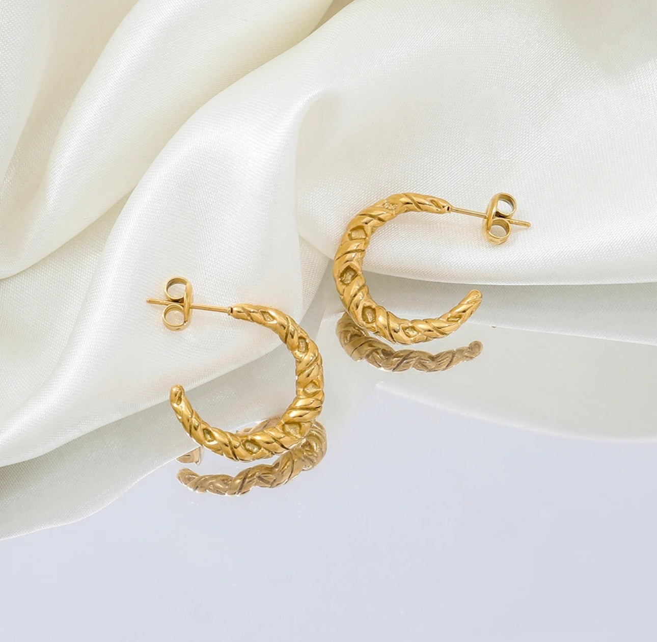 olys earrings